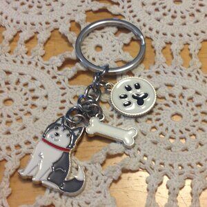 Huskey Key Chain with dog paw and bone charms, nwot